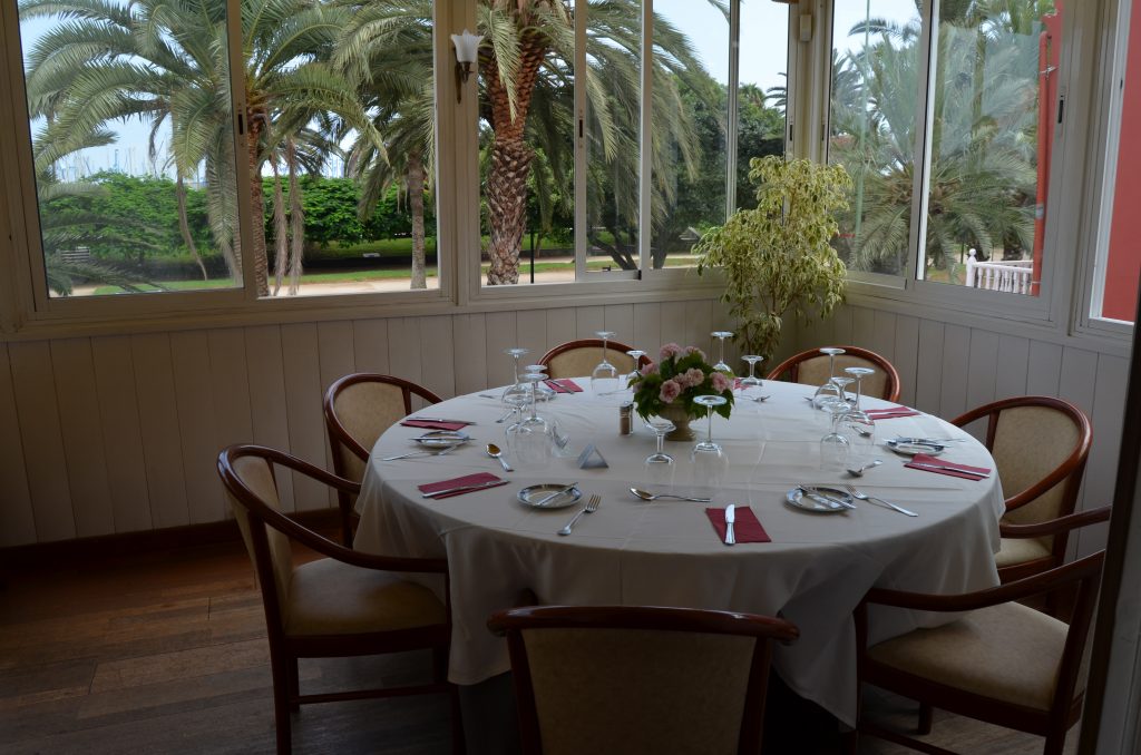 Salón del restaurante del British Club